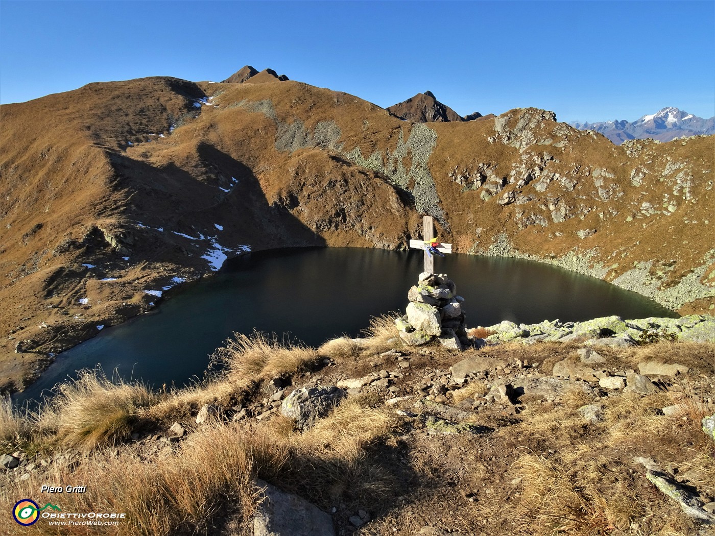07 Vista spettacolare sul Lago Moro dalla crocetta a ricordo .JPG